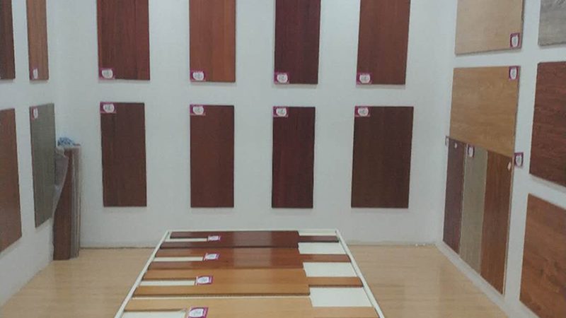 原木门翻新师傅